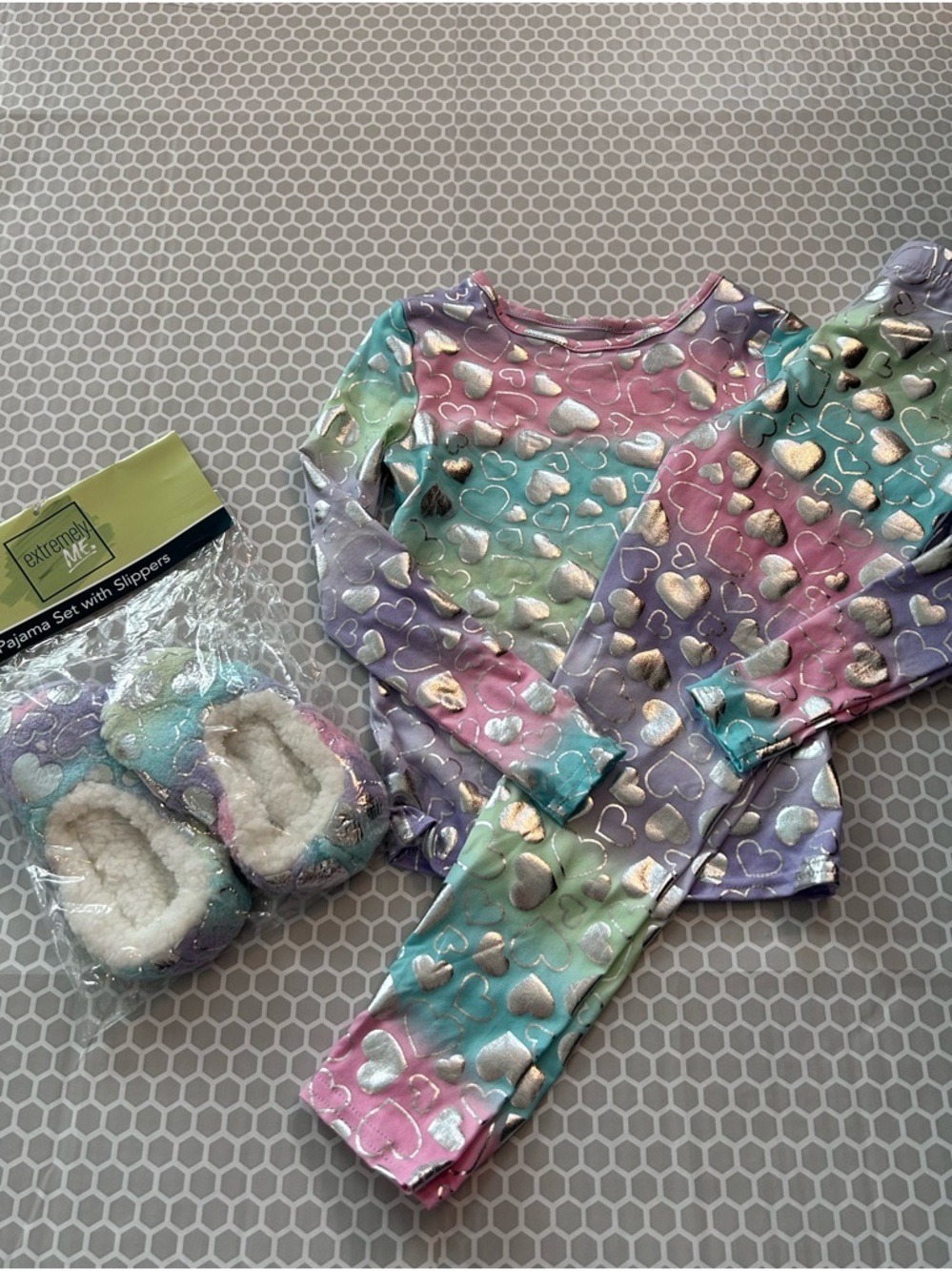 NWOT Extremely Me Girls Pastel Rainbow Heart Pajama Set Metallic Hearts  Size 6